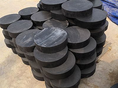 蛟河市板式橡胶支座由若干层橡胶片与薄钢板经加压硫化